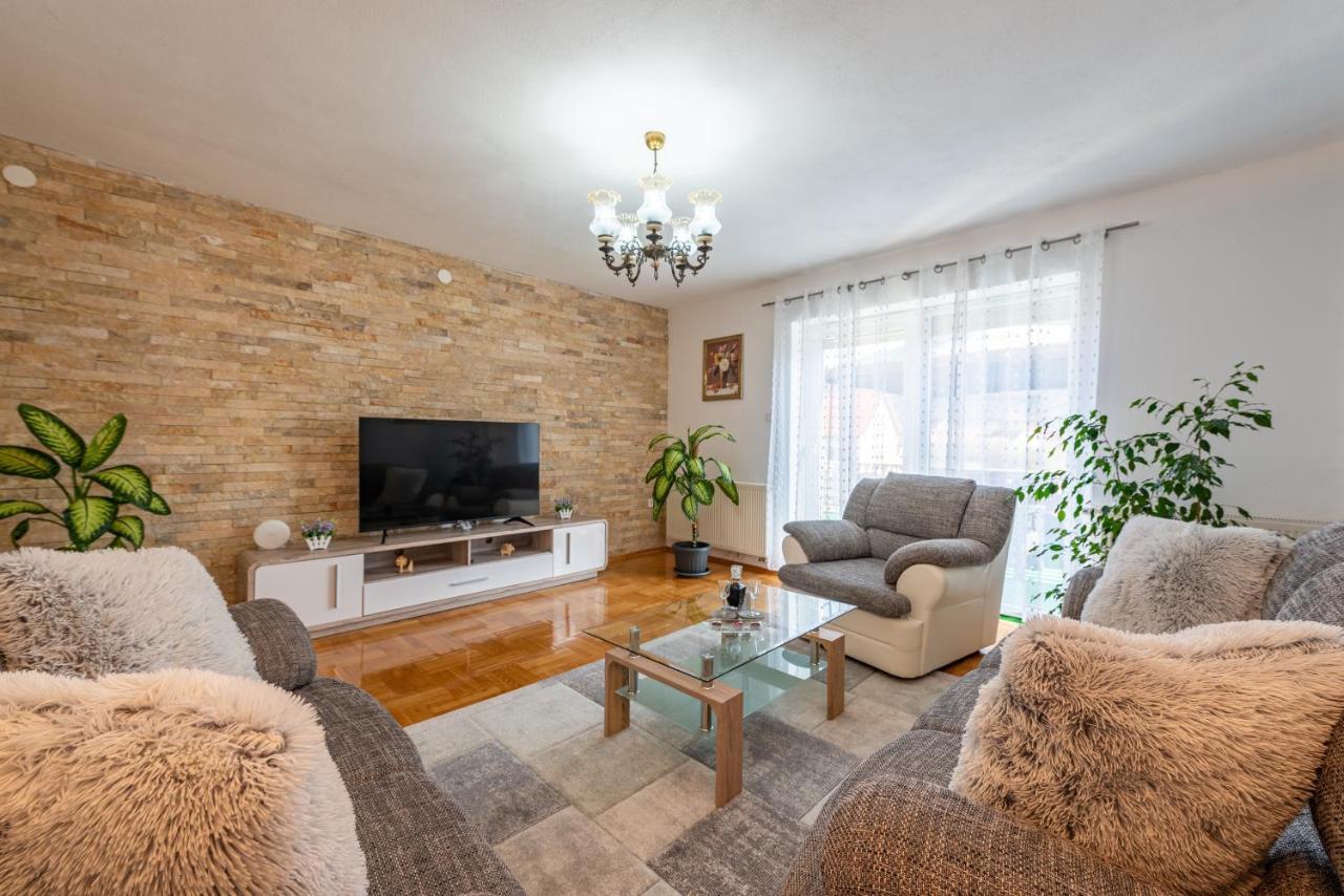 Apartman Toni Грачац Экстерьер фото